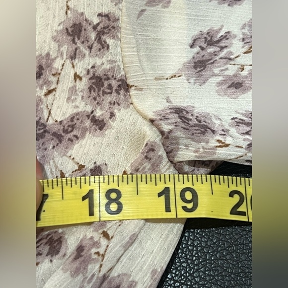 ASTR The Label ~ Size M ~ Lilac Floral Print Faux Surplice Wrap Crop Blouse - Picture 12 of 13